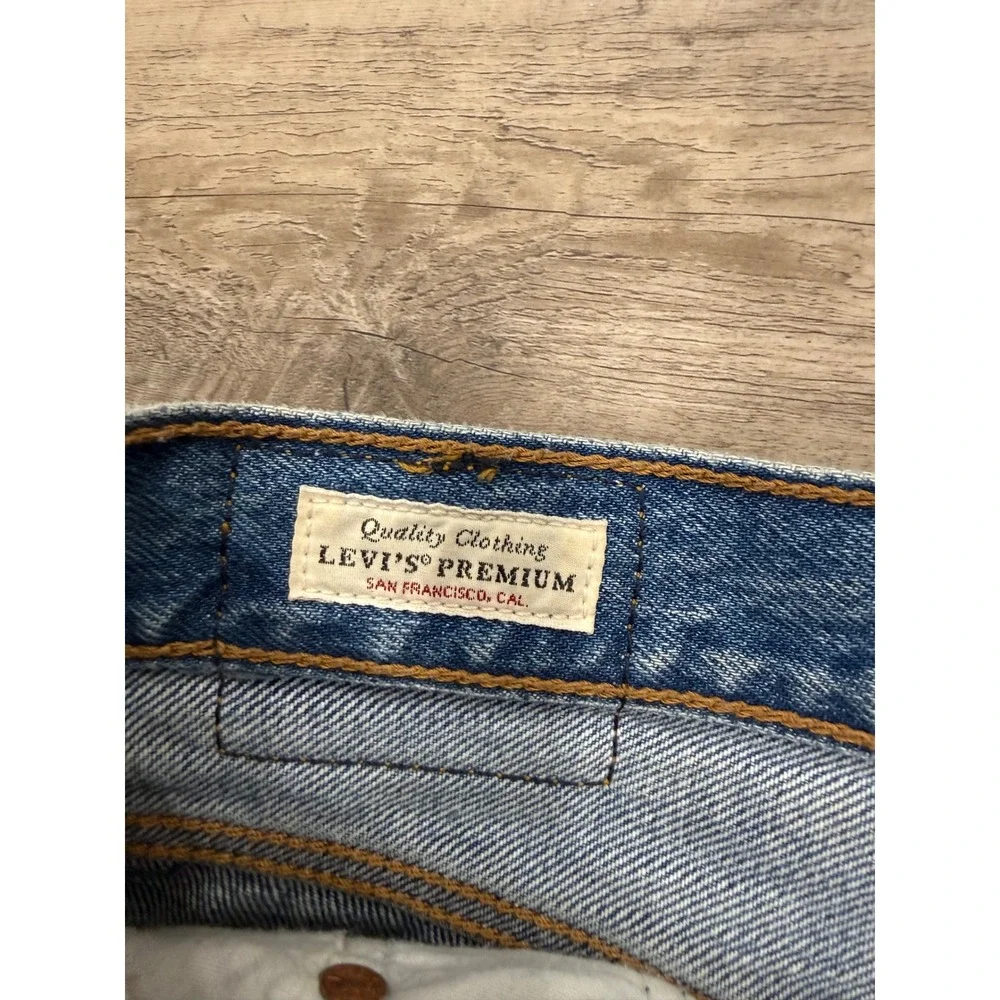 Levis Premium Wedgie Straight Distressed Jeans Medium Wash Raw Step Hem 25 34964